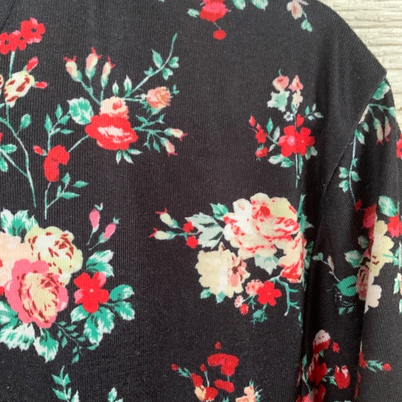 Floral Short Sleeve Blouse. Size XXL - Picture 6 of 9